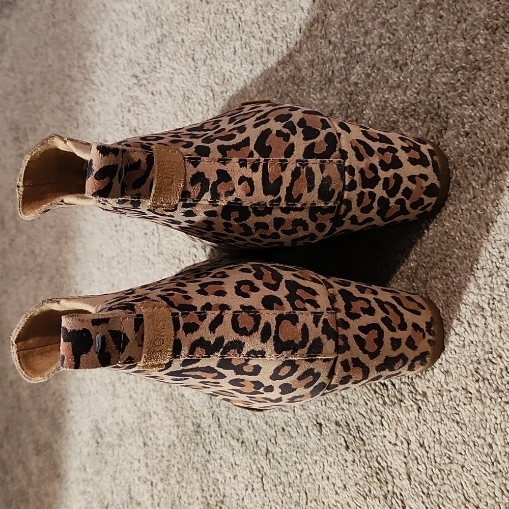 Tom's Cheetah Printed Wedges - Picture 2 of 4